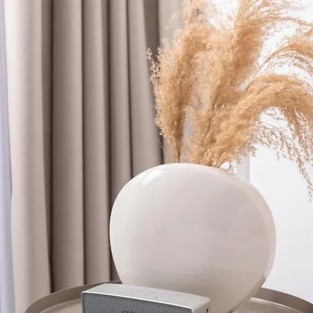 公寓 ιωκα / The Urbitality Project