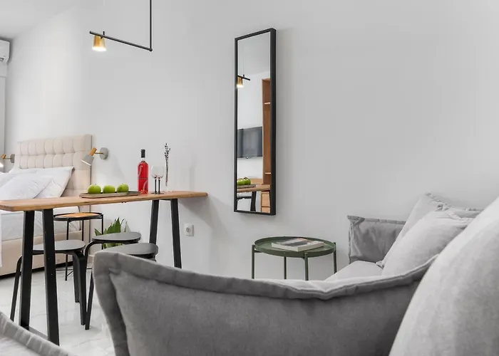 Apartamento ιωκα / The Urbitality Project *